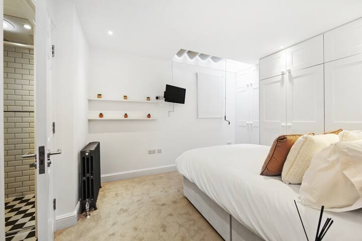 A hidden gem situated as central as it gets ! gallery image 4