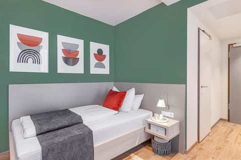 Leistungsstarkes Airbnb: Single Studio + Gym&Reception in Freiham