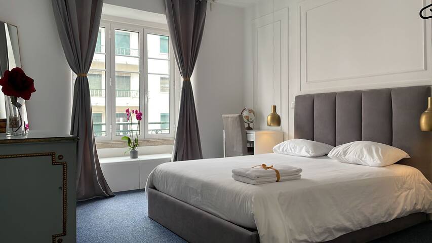 Big Apartment 14 people gallery image 2