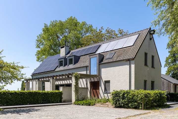 Nyte estate. Rural familyhouse (4-12p) near Ghent.