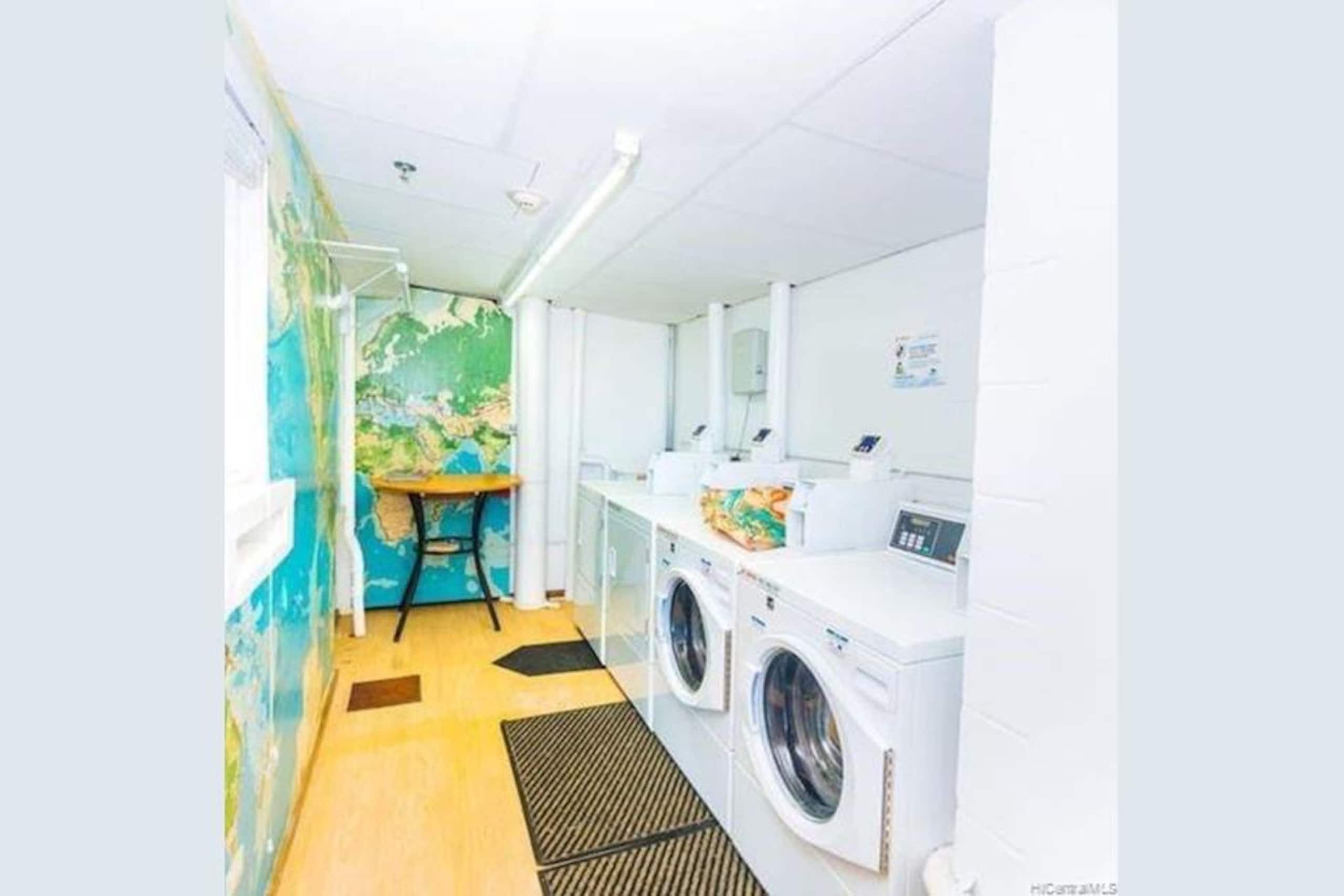 Condo in Honolulu · ★4.74 · 1 bedroom · 2 beds · 1 private bath - Image 7