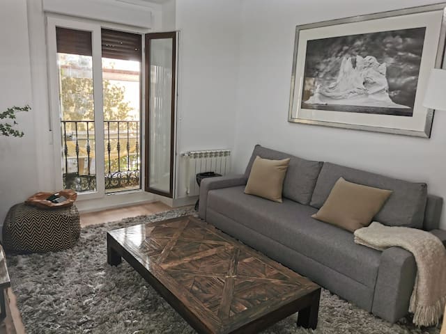 Upmarket & Elegant 2 bed/2 bath in Central Madrid