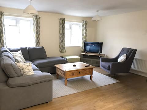 Farmyard cottage - rural life in a stunning spot