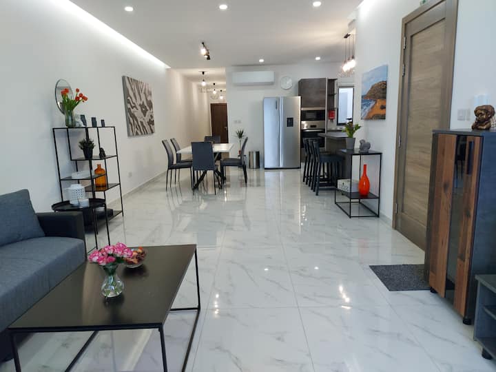 Penthouse 3 Bedroom Private Pool - Malta