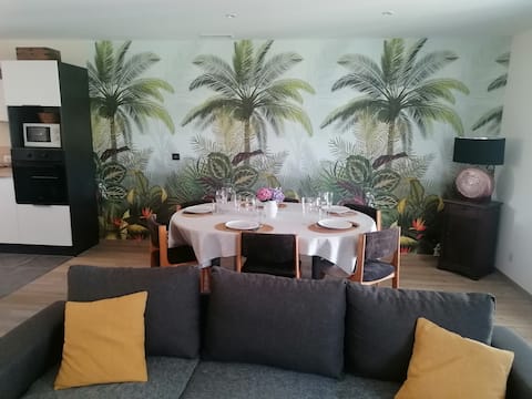 Pleasant single-storey townhouse with land.