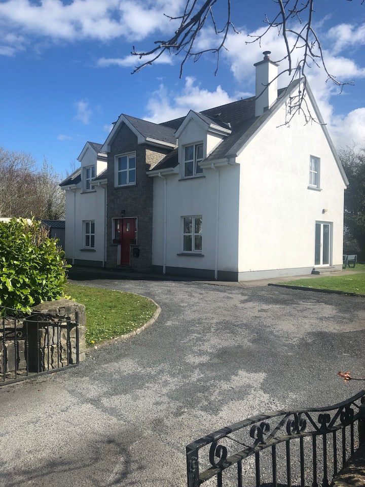Spacious home at gateway to Wild Atlantic way Houses for Rent in Kilcolgan, County Galway