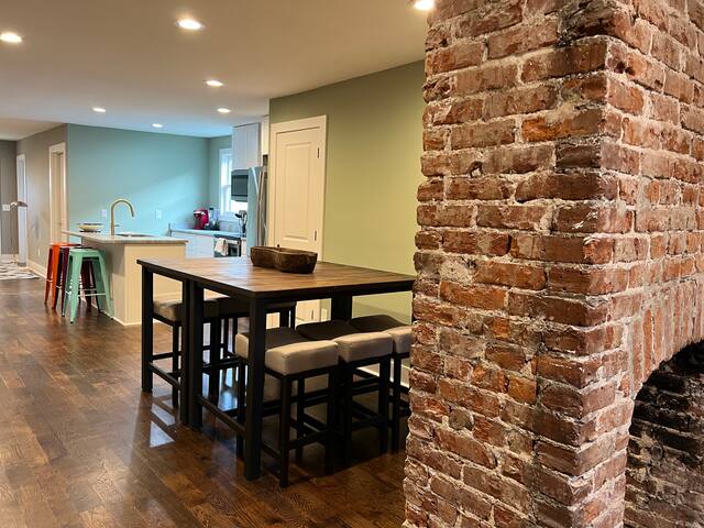 5 bedroom 5 bathroom Cottage at 5 points gallery image 3