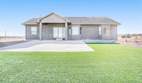 ENTIRE Home. “Bee our guest” 3 bed/2bath Quiet