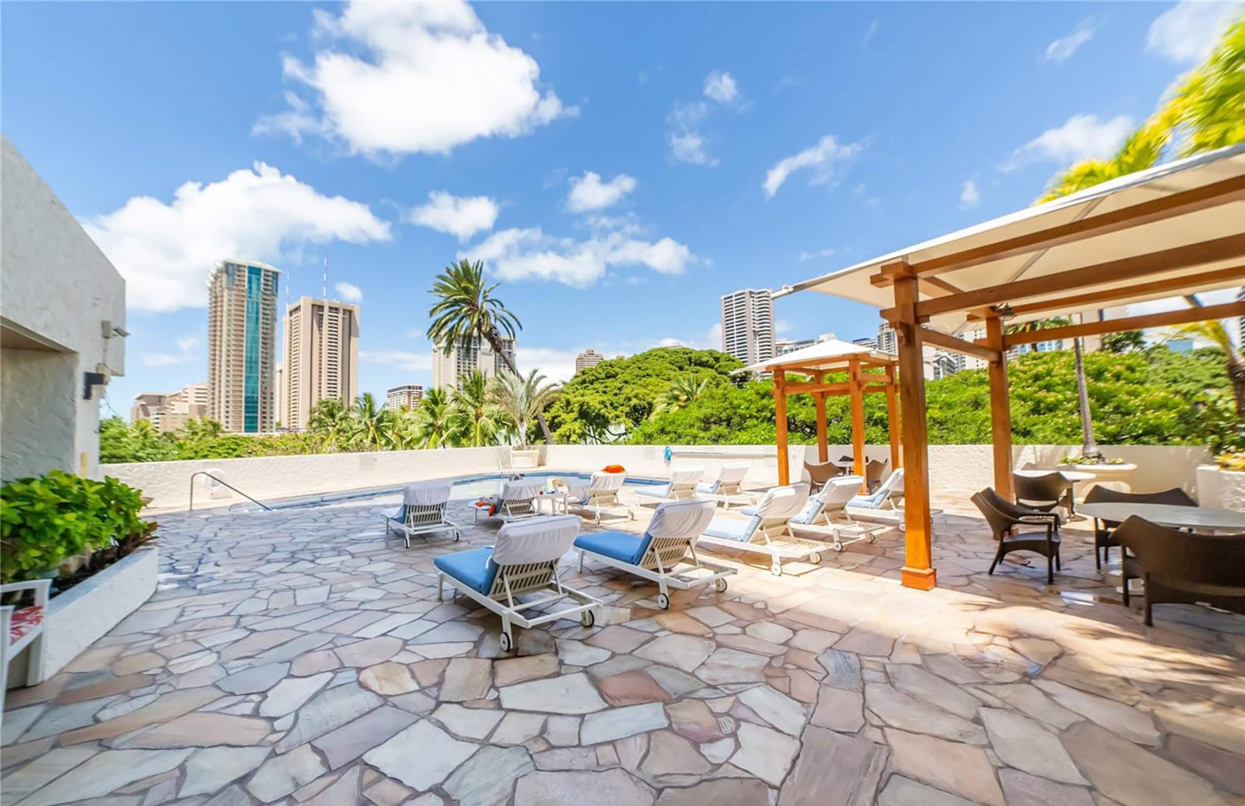 Condo in Honolulu · ★4.96 · 1 bedroom · 1 bed · 1 private bath - Image 26