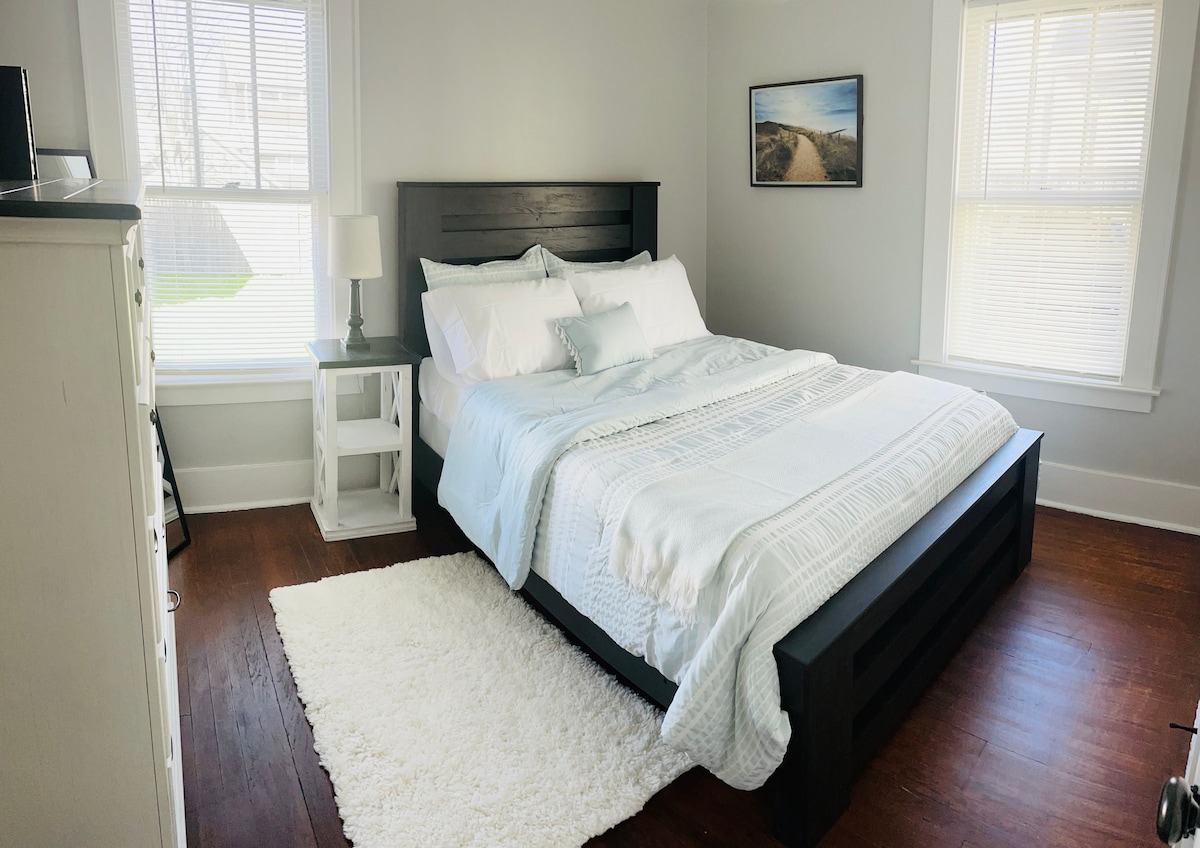 Bedroom 2 (Full Bed)