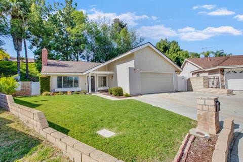 Cheerful 4 Bedroom House with a pool
