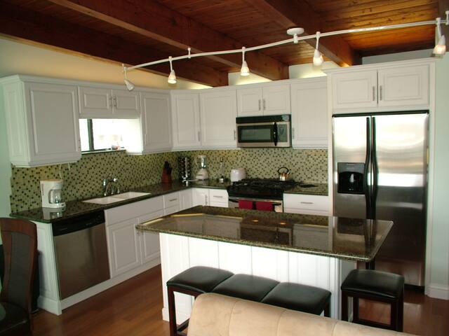 Beach Front House-Newly Renovated – Awesome Home ! gallery image 5