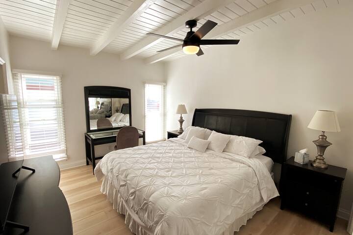 Beach Front House-Newly Renovated – Awesome Home ! gallery image 4