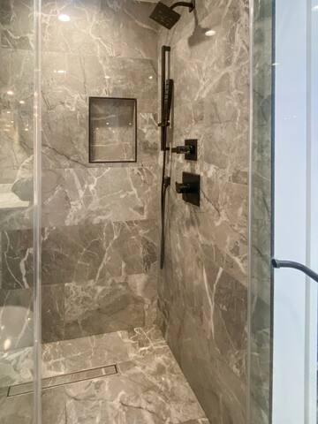 Modern 2-bedroom condo 1 block from Venice beach gallery image 3