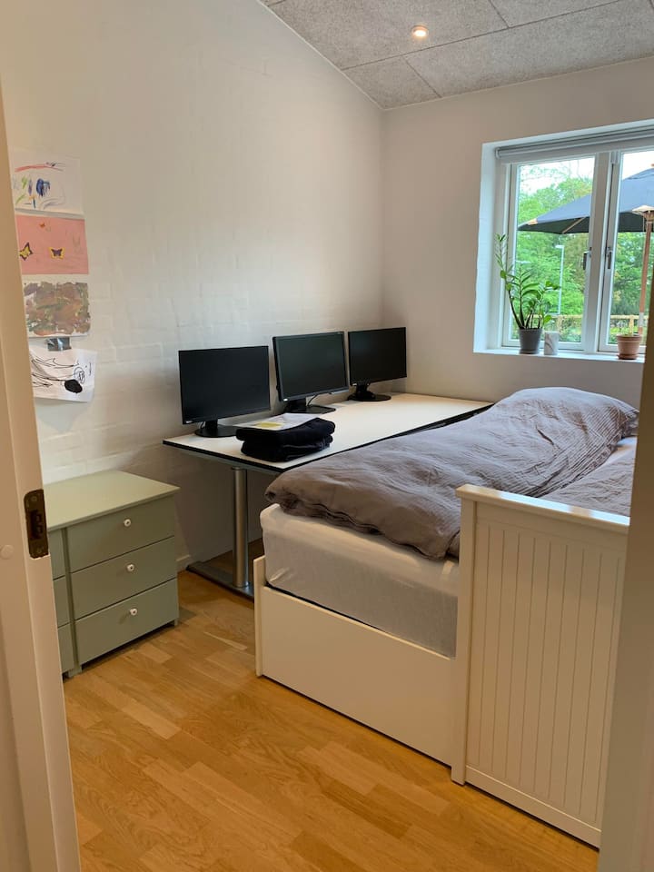 Соба 2: 2 гости (160 см x 200 см кревет)