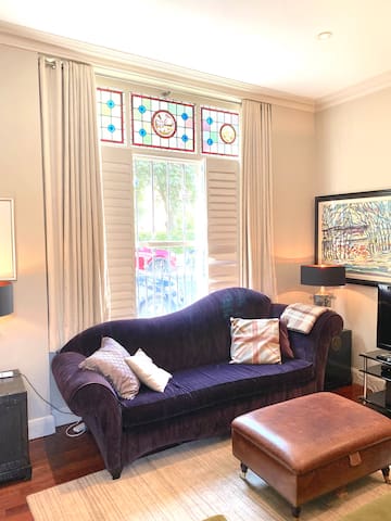 Your Place in Little Venice; 15 mins to West End gallery image 2