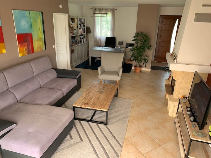 Villa à La Campagne, Proche Des Commerces - Lot