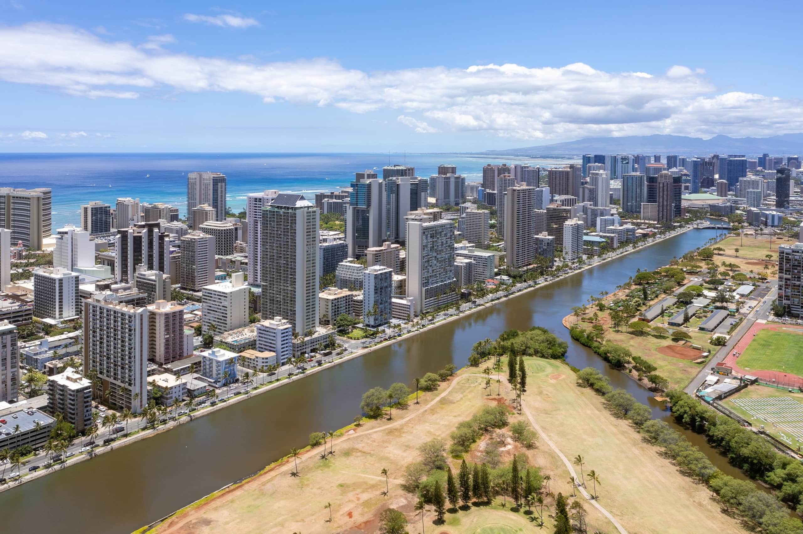 Condo in Honolulu · ★4.92 · 1 bedroom · 2 beds · 1 private bath - Image 41