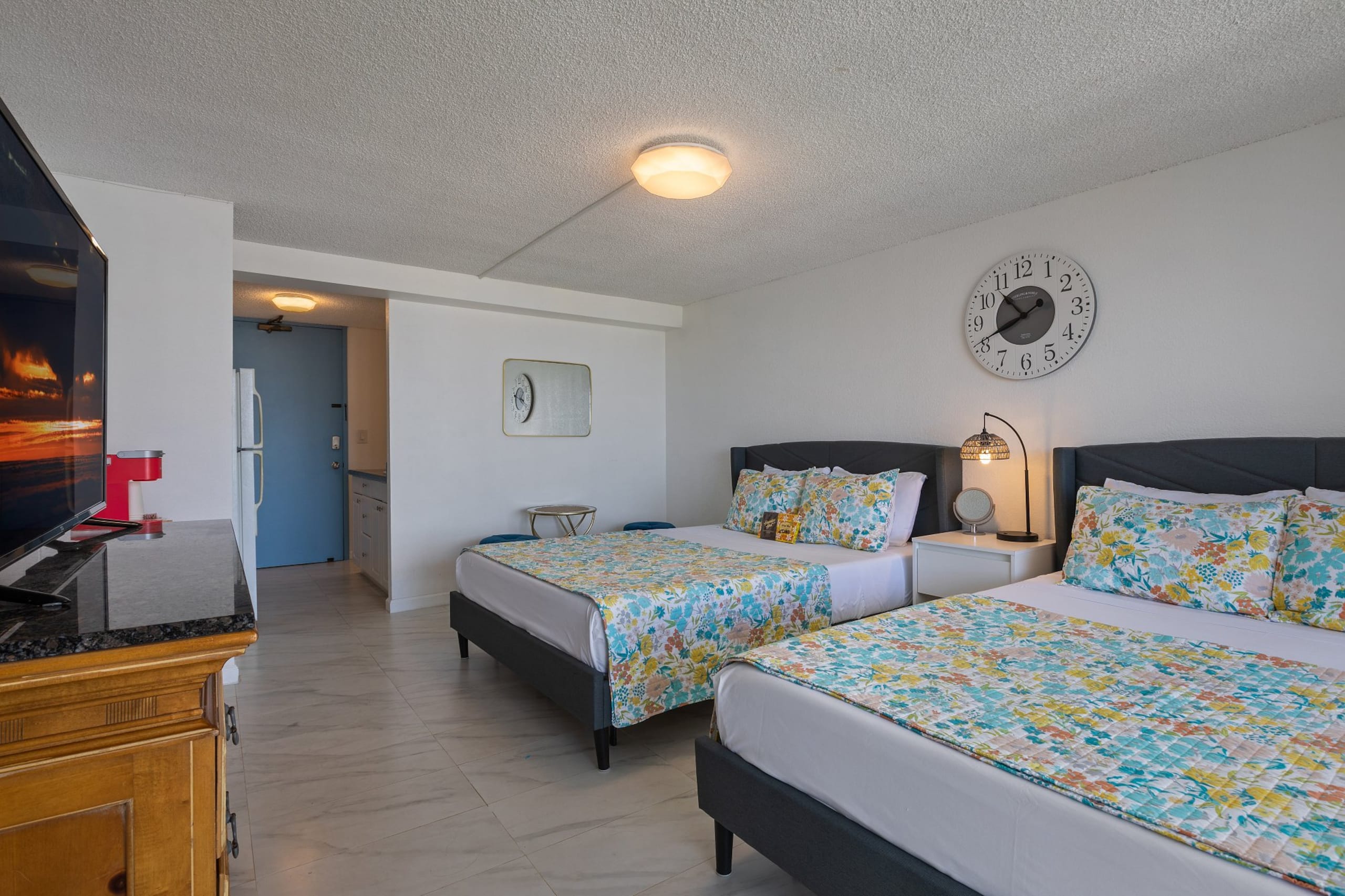 Condo in Honolulu · ★4.92 · 1 bedroom · 2 beds · 1 private bath - Image 19