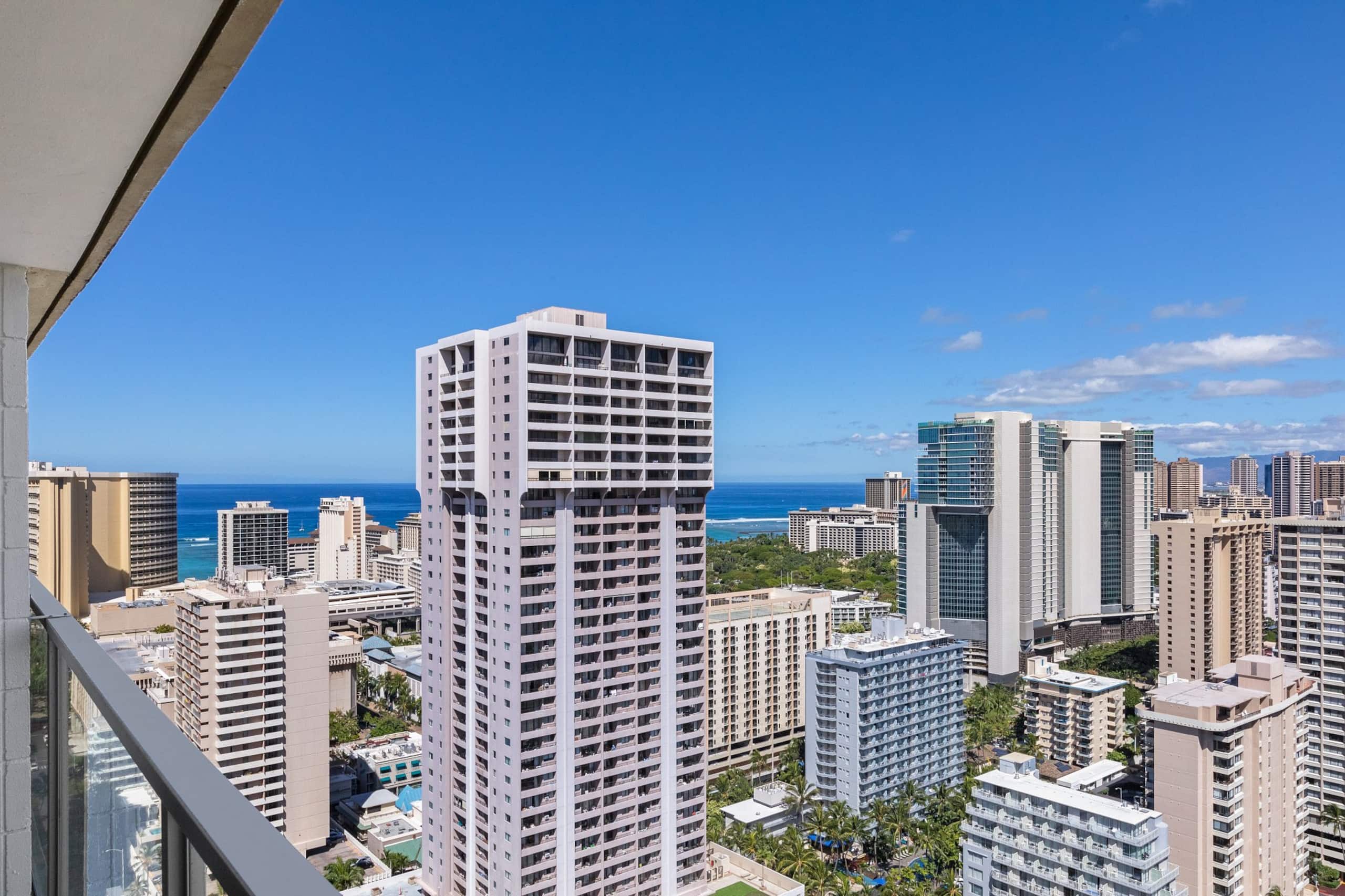 Condo in Honolulu · ★4.92 · 1 bedroom · 2 beds · 1 private bath - Image 33