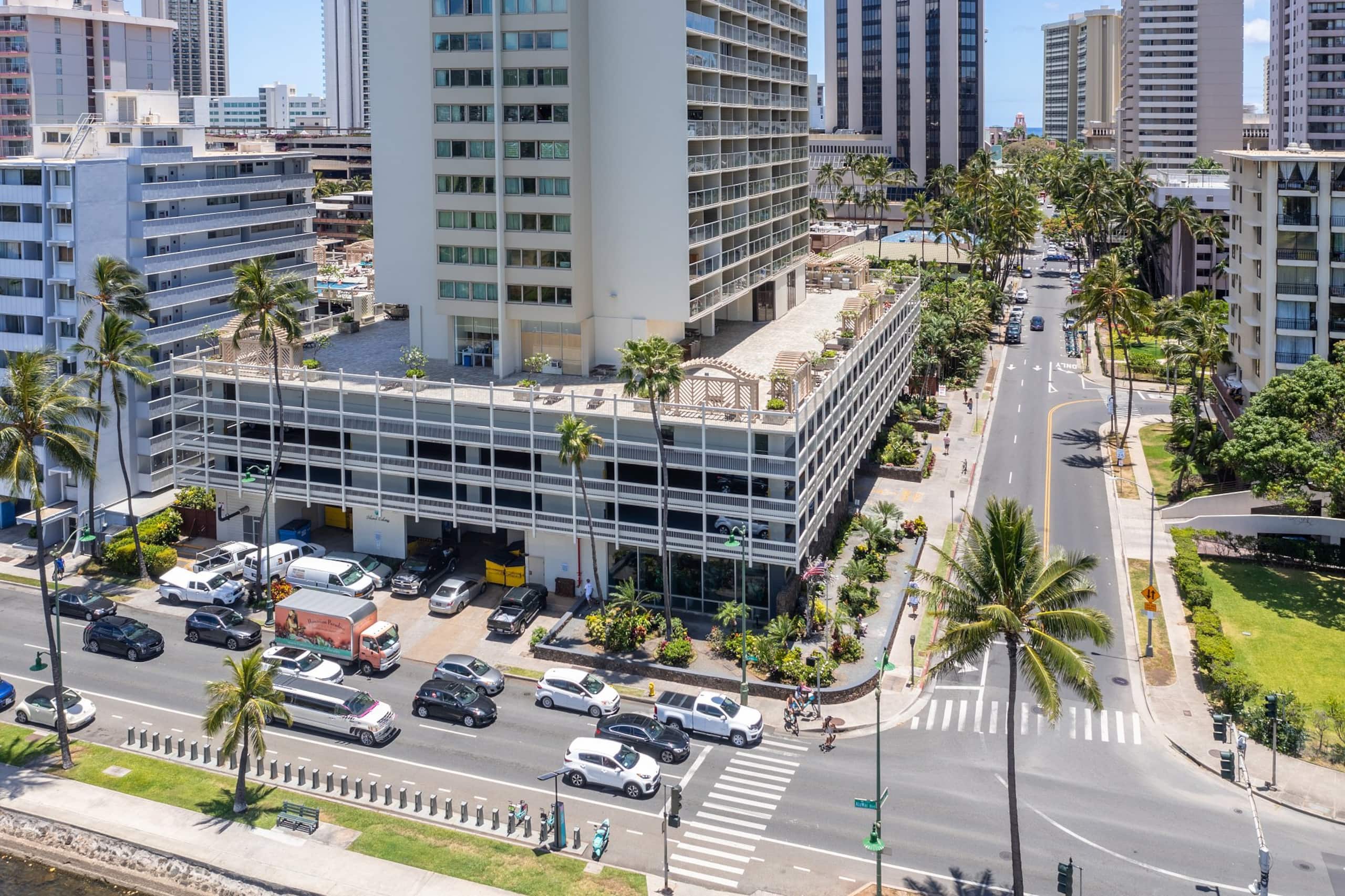 Condo in Honolulu · ★4.92 · 1 bedroom · 2 beds · 1 private bath - Image 39