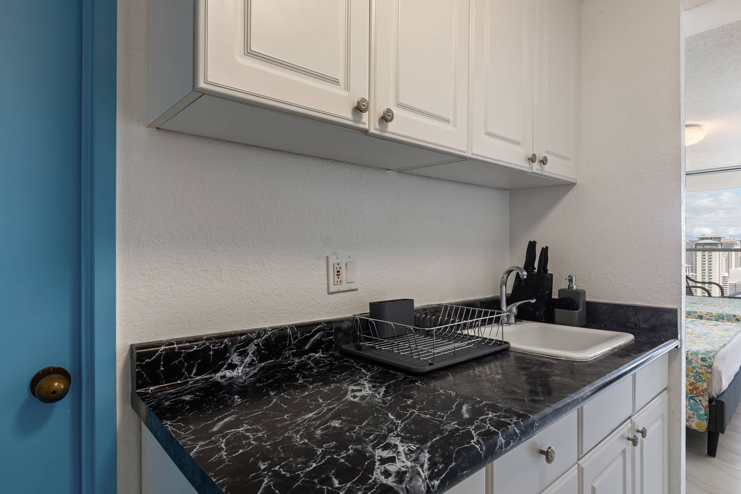 Condo in Honolulu · ★4.92 · 1 bedroom · 2 beds · 1 private bath - Image 5