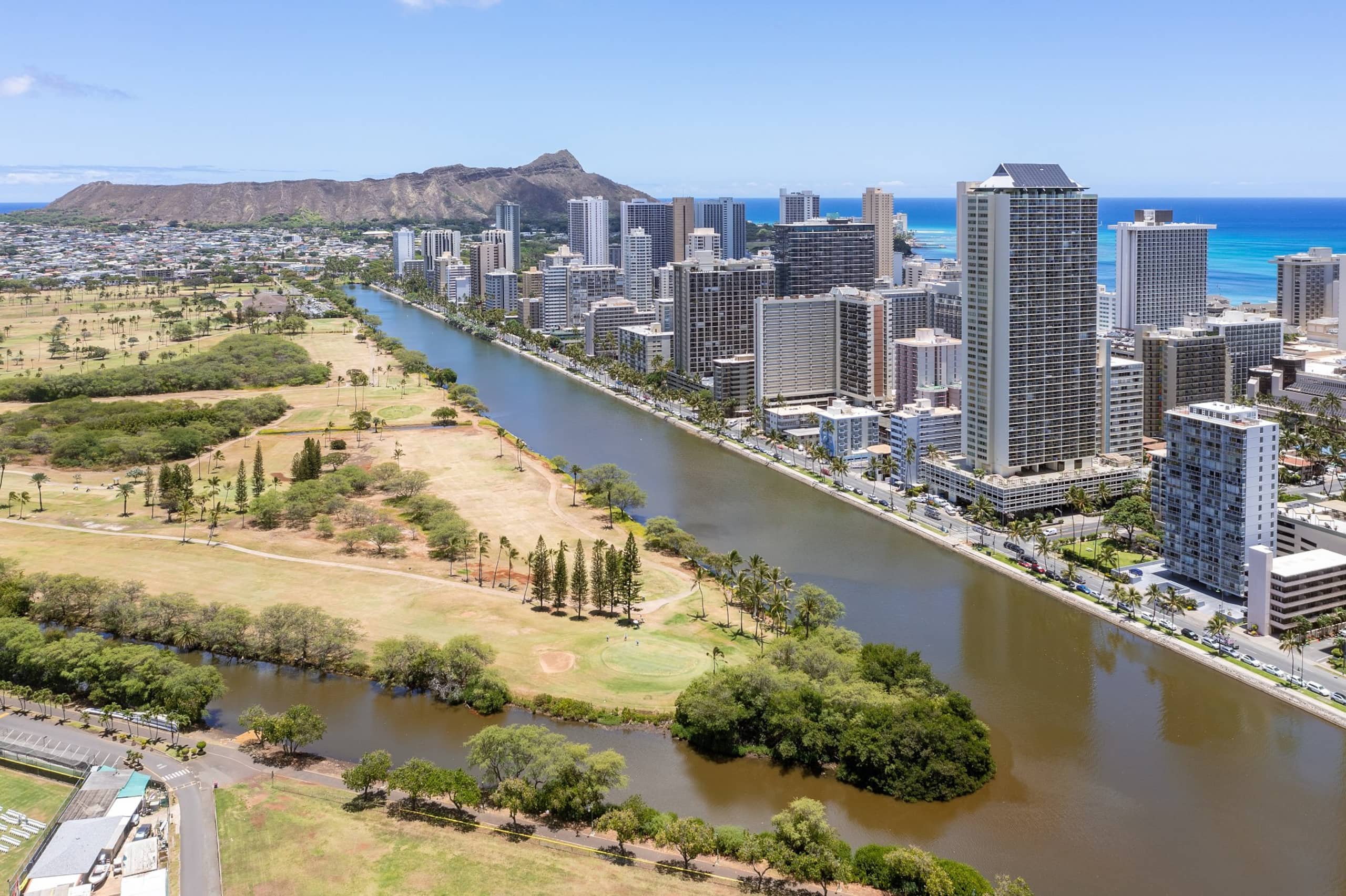 Condo in Honolulu · ★4.92 · 1 bedroom · 2 beds · 1 private bath - Image 38