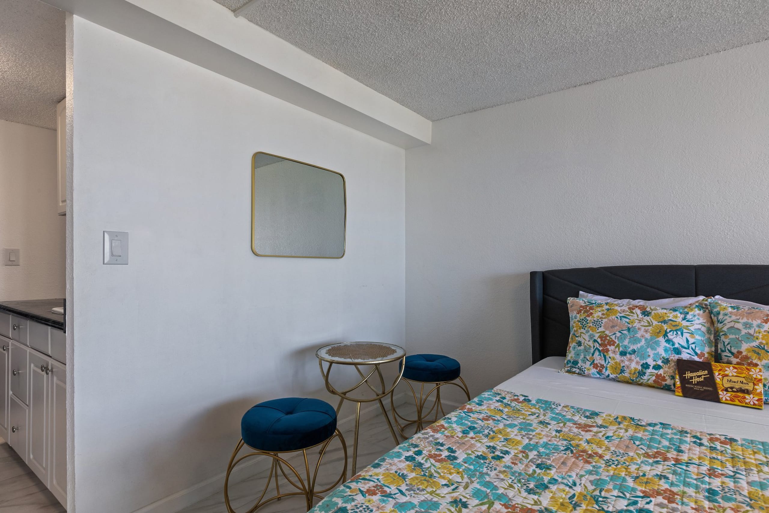 Condo in Honolulu · ★4.92 · 1 bedroom · 2 beds · 1 private bath - Image 18