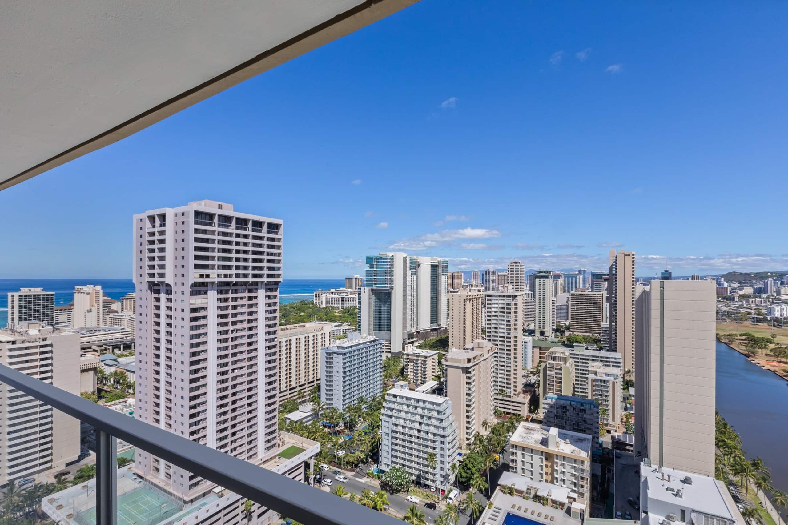 Condo in Honolulu · ★4.92 · 1 bedroom · 2 beds · 1 private bath - Image 25