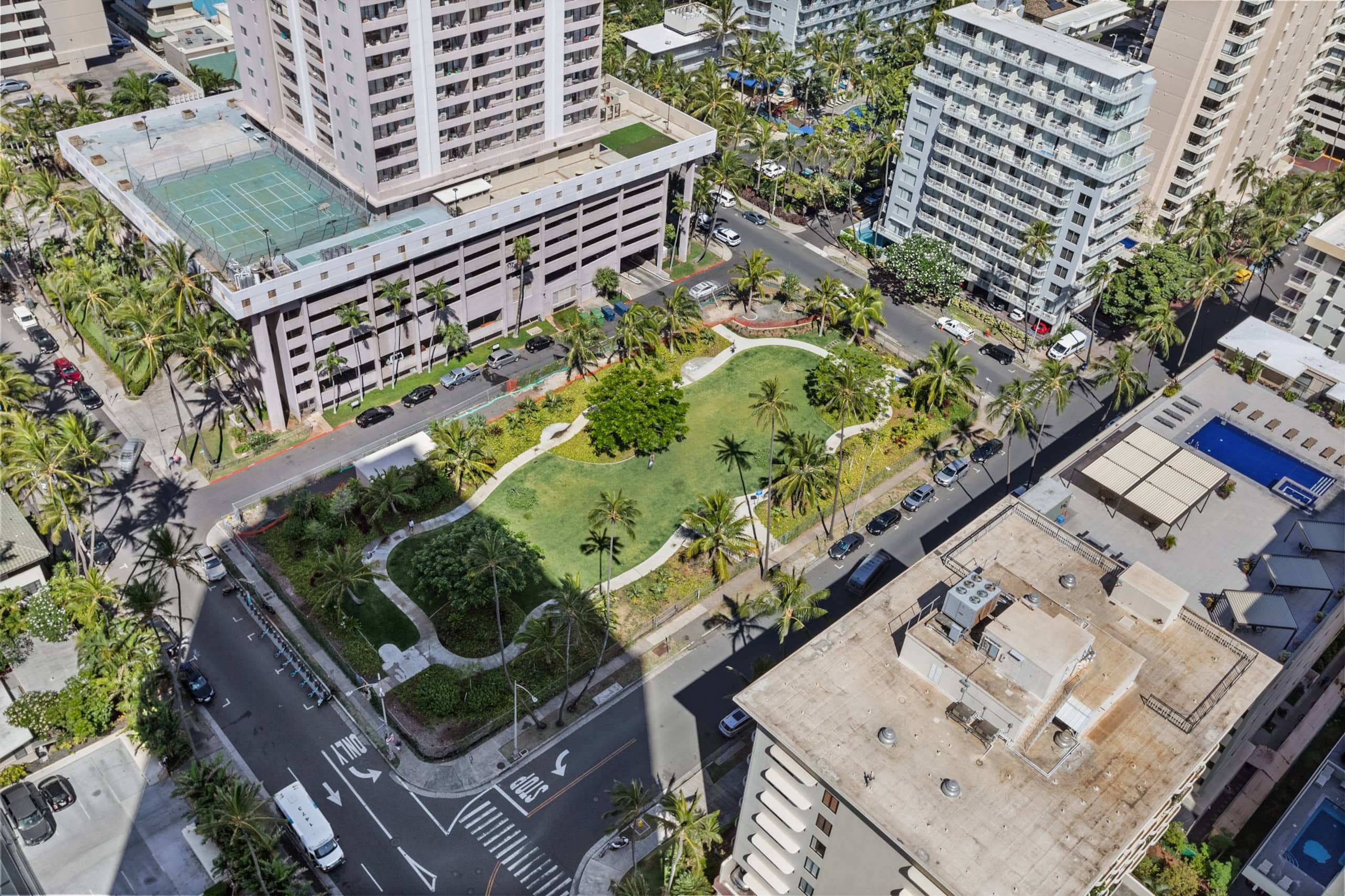 Condo in Honolulu · ★4.92 · 1 bedroom · 2 beds · 1 private bath - Image 35