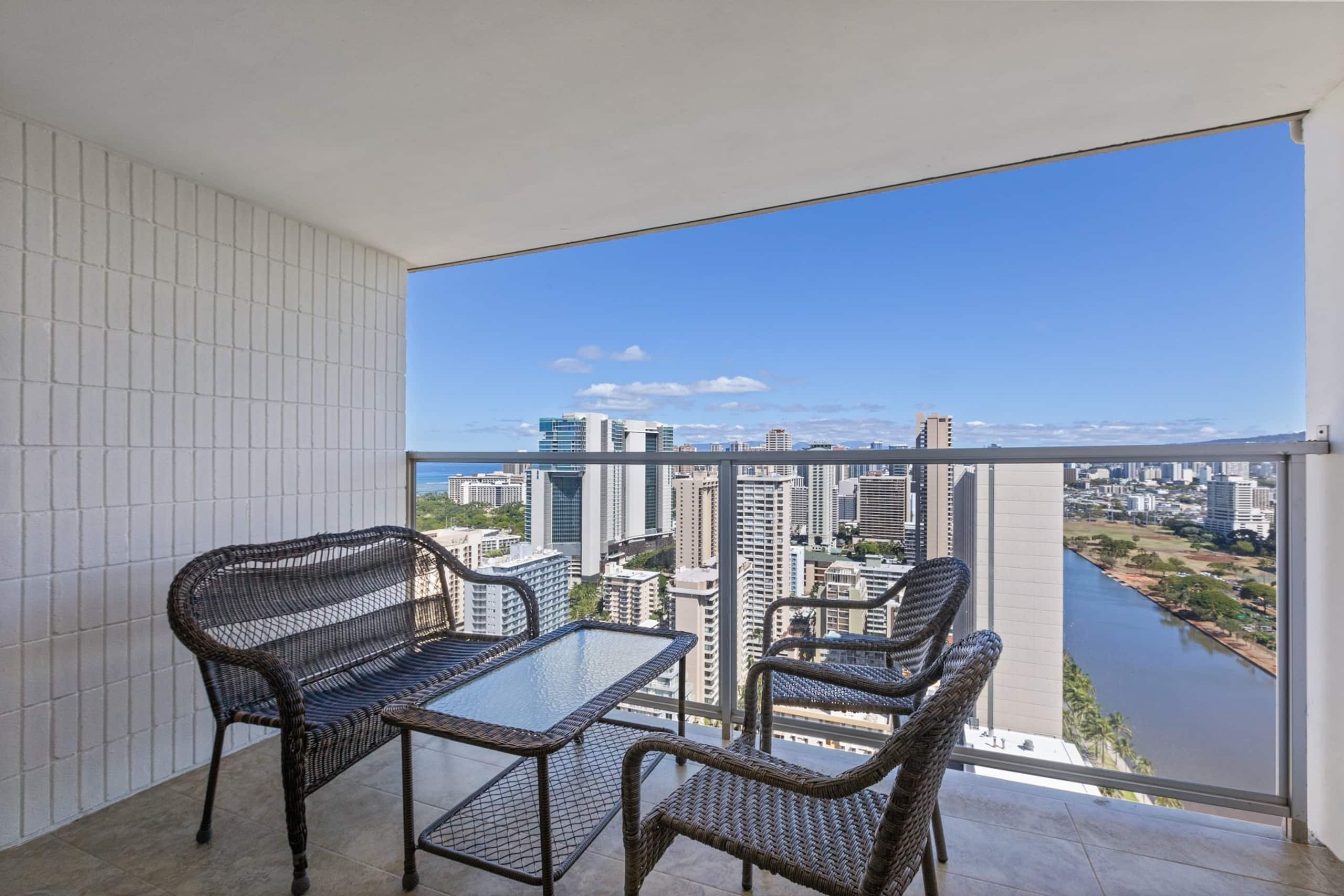 Condo in Honolulu · ★4.92 · 1 bedroom · 2 beds · 1 private bath - Image 26