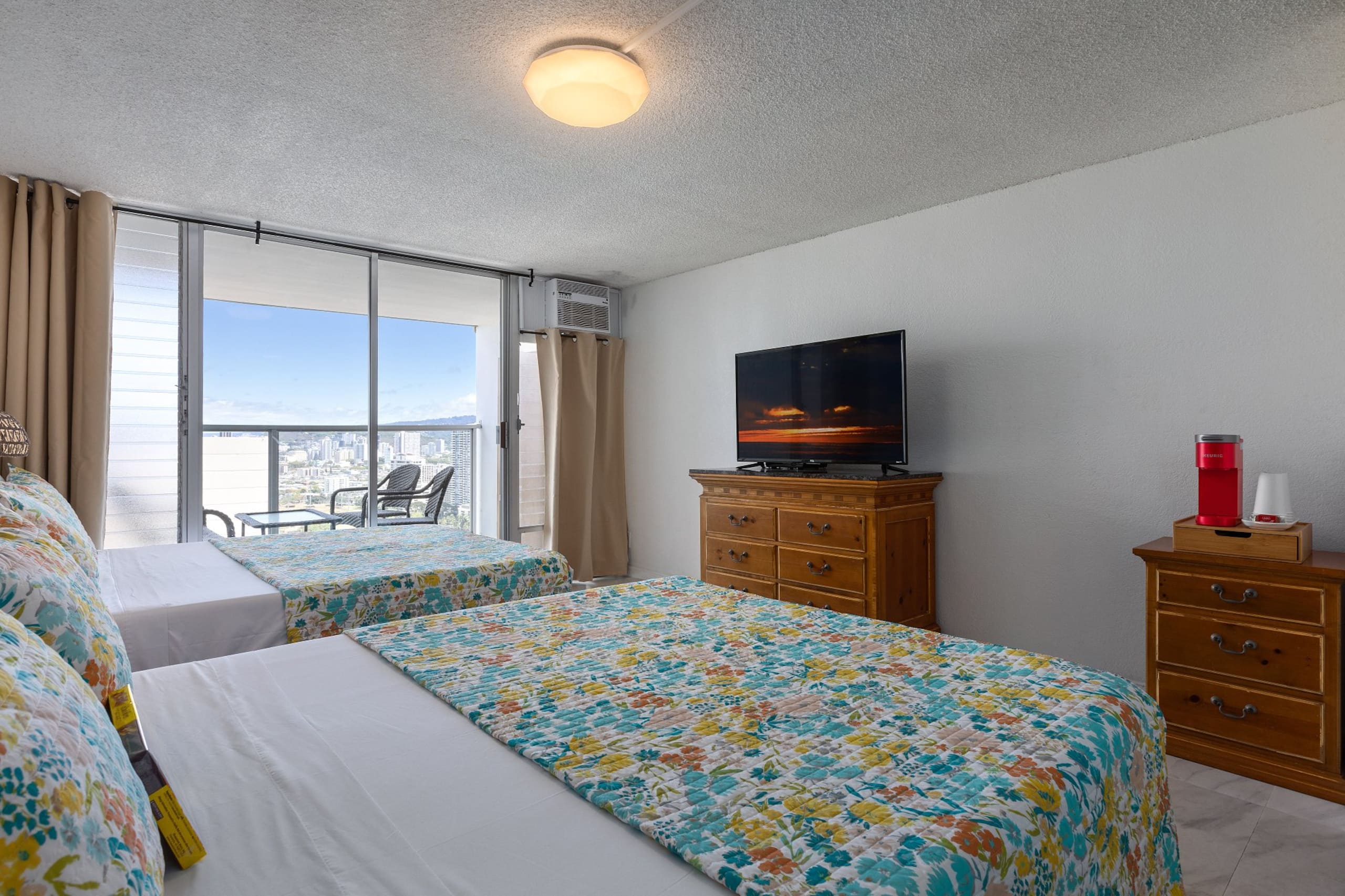 Condo in Honolulu · ★4.92 · 1 bedroom · 2 beds · 1 private bath - Image 16