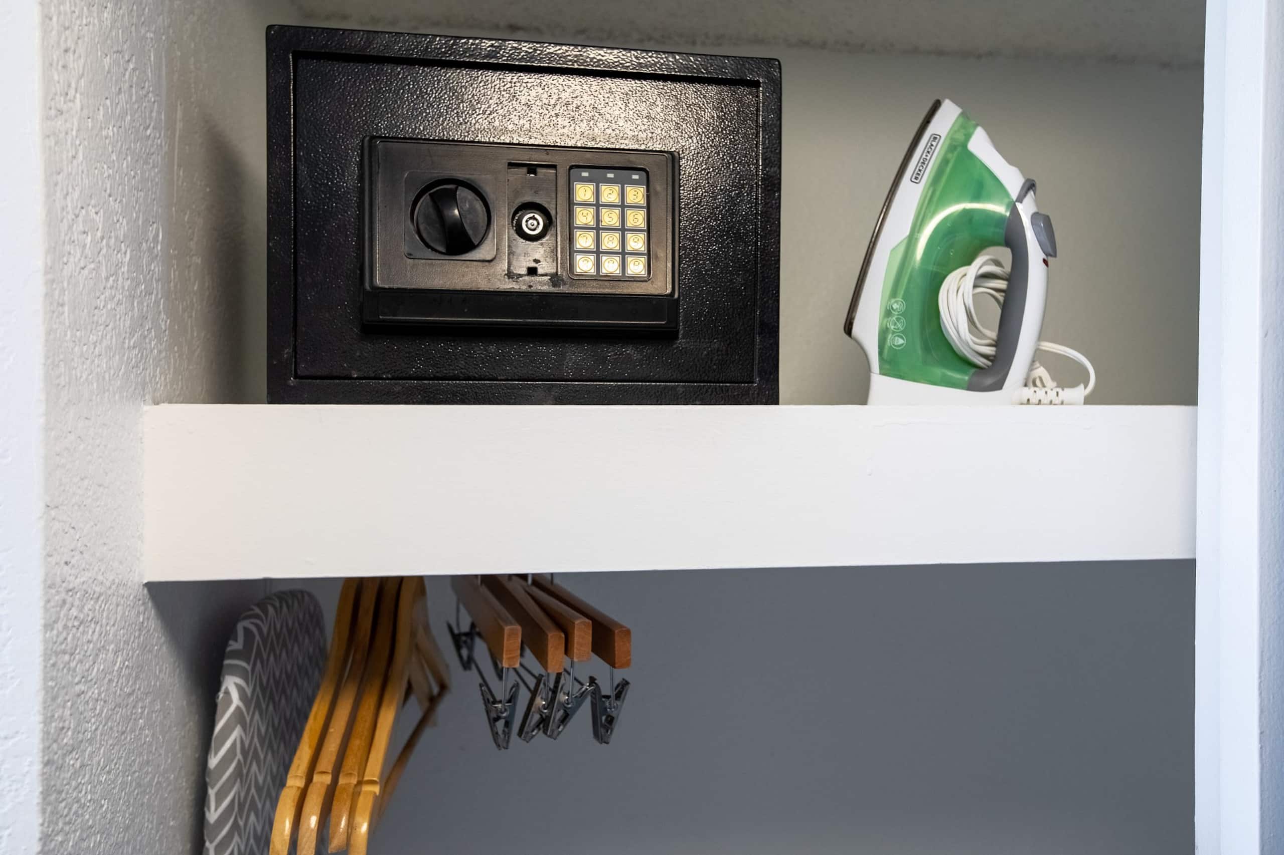 Condo in Honolulu · ★4.92 · 1 bedroom · 2 beds · 1 private bath - Image 51