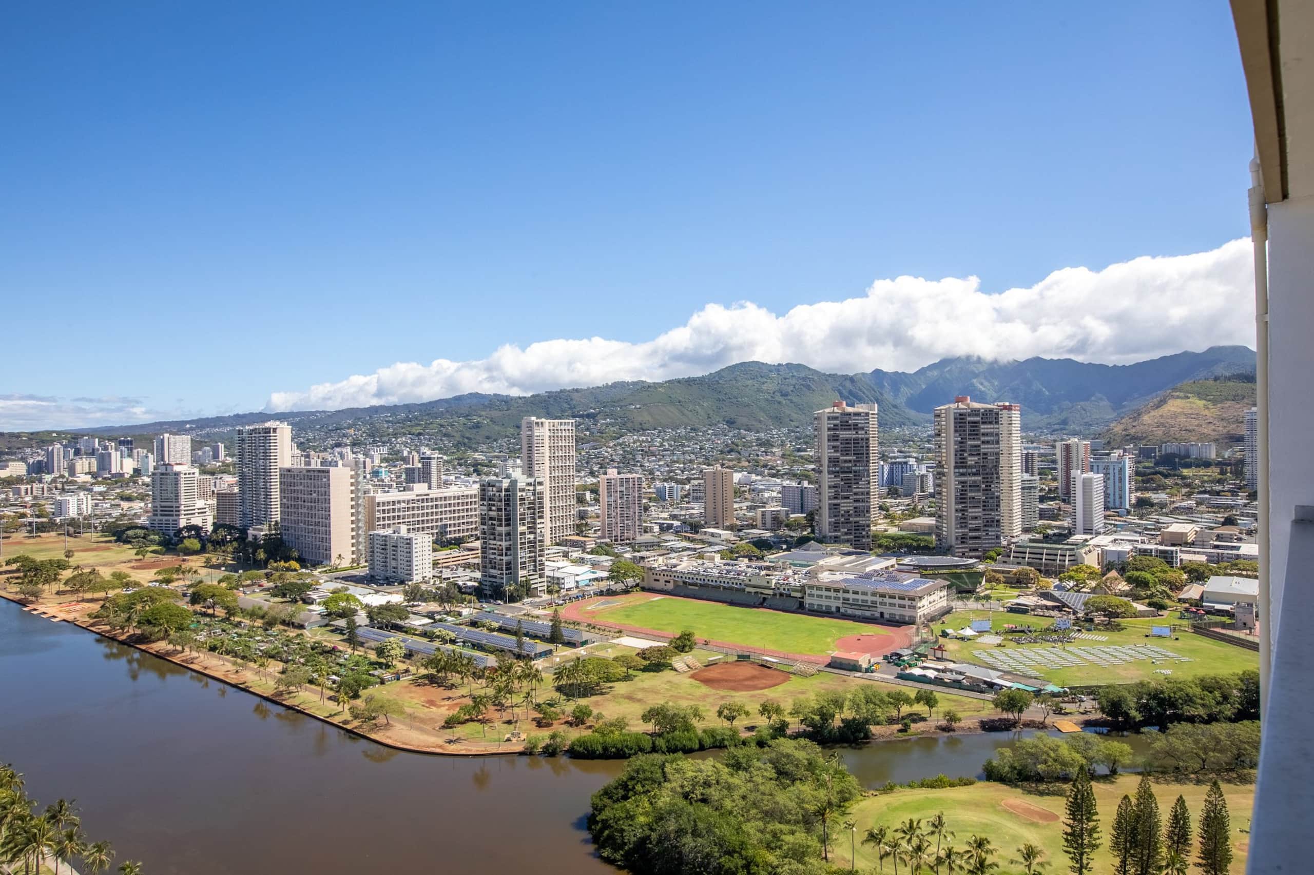 Condo in Honolulu · ★4.92 · 1 bedroom · 2 beds · 1 private bath - Image 34