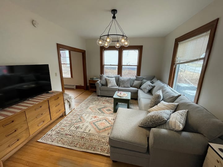 Mid-century Vibe, Close Downtown/concerts, New Acs - Bangor, ME