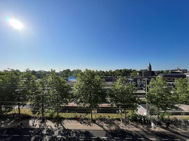 Spacious apt | 5 min walk to the Little Mermaid