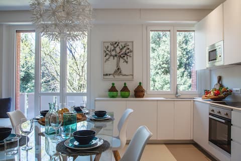 Magnificent house in the park just a short walk from the sea