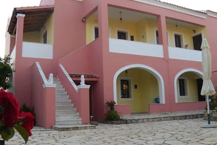 Affordable Apartments Near The Beach & The Resort - Corfou