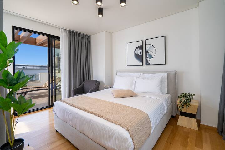 Majestic apartment with unique Acropolis view gallery image 5