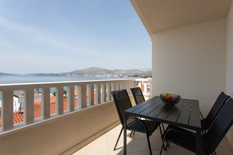 Apartment near the beach I