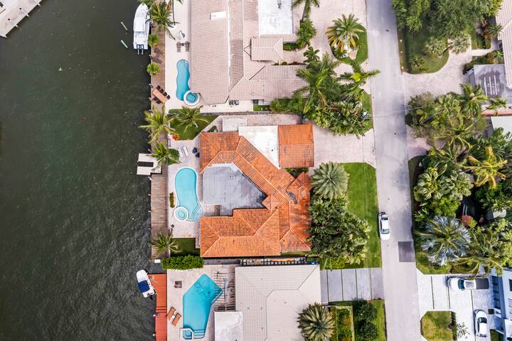 LAS OLAS !! WATERFRONT MANSION gallery image 5