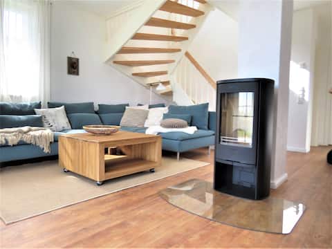 Leistungsstarkes Airbnb: Your Home in the Thatched Cottage Goldmarie in Zierow