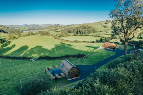 MID WALES GLAMPING IN A COSY WOODEN CABIN