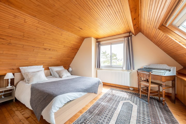 Chumba kikubwa, kitanda 160 x 200 kinachoelekea pwani, bandari...