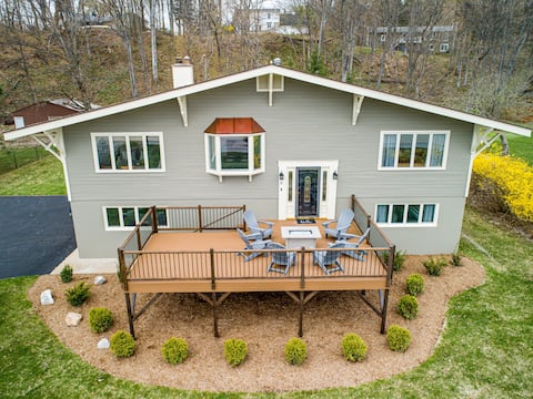 Northern MI Escapes: House with Private Beach