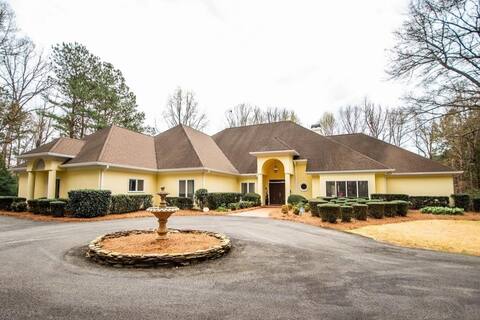 Villa Encanto-Lakefront-Pool/Spa. Near Atlanta