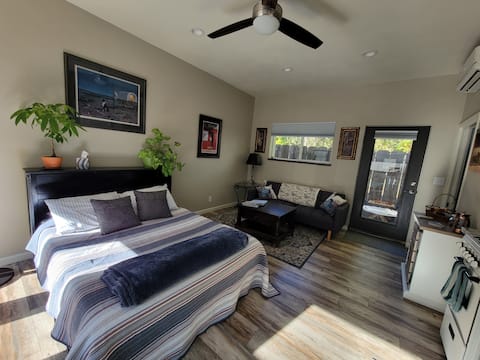 Serenity Studio - peace, quiet and a hot tub