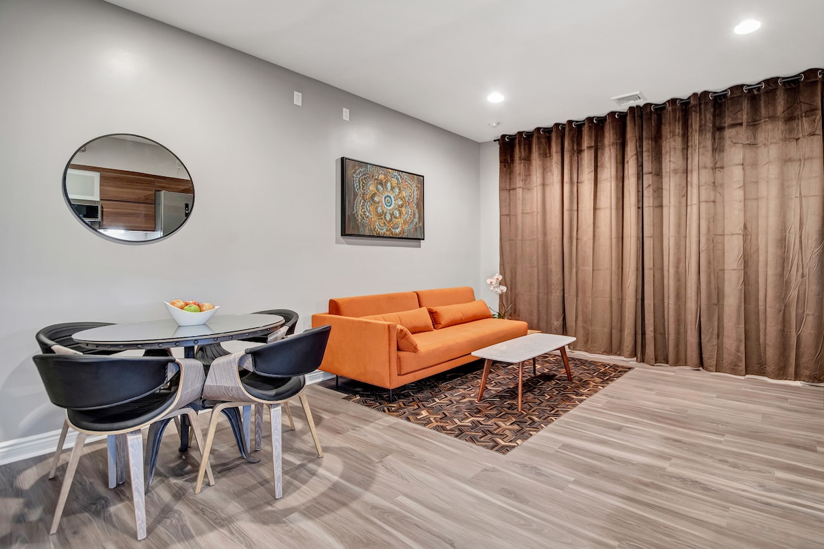 Luxe Studio Loft Warwick on Main St - SteamShower! - Lofts for