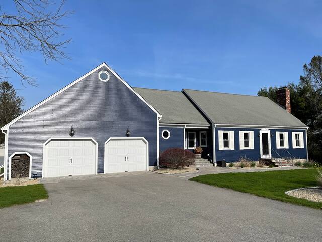 Coastal Living Waterview Home Minutes to Newport gallery image 3