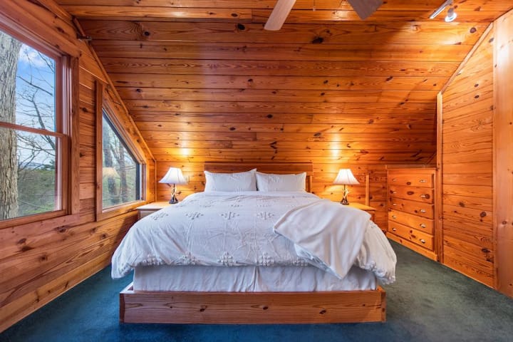 Sleep like a king in our master bedroom. 